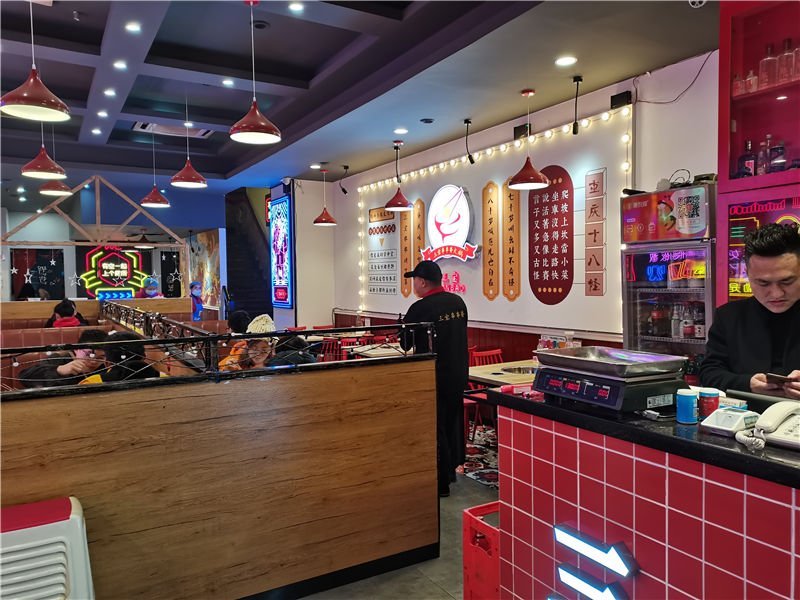 重庆火锅店设计中如何运用色彩搭配营造氛围